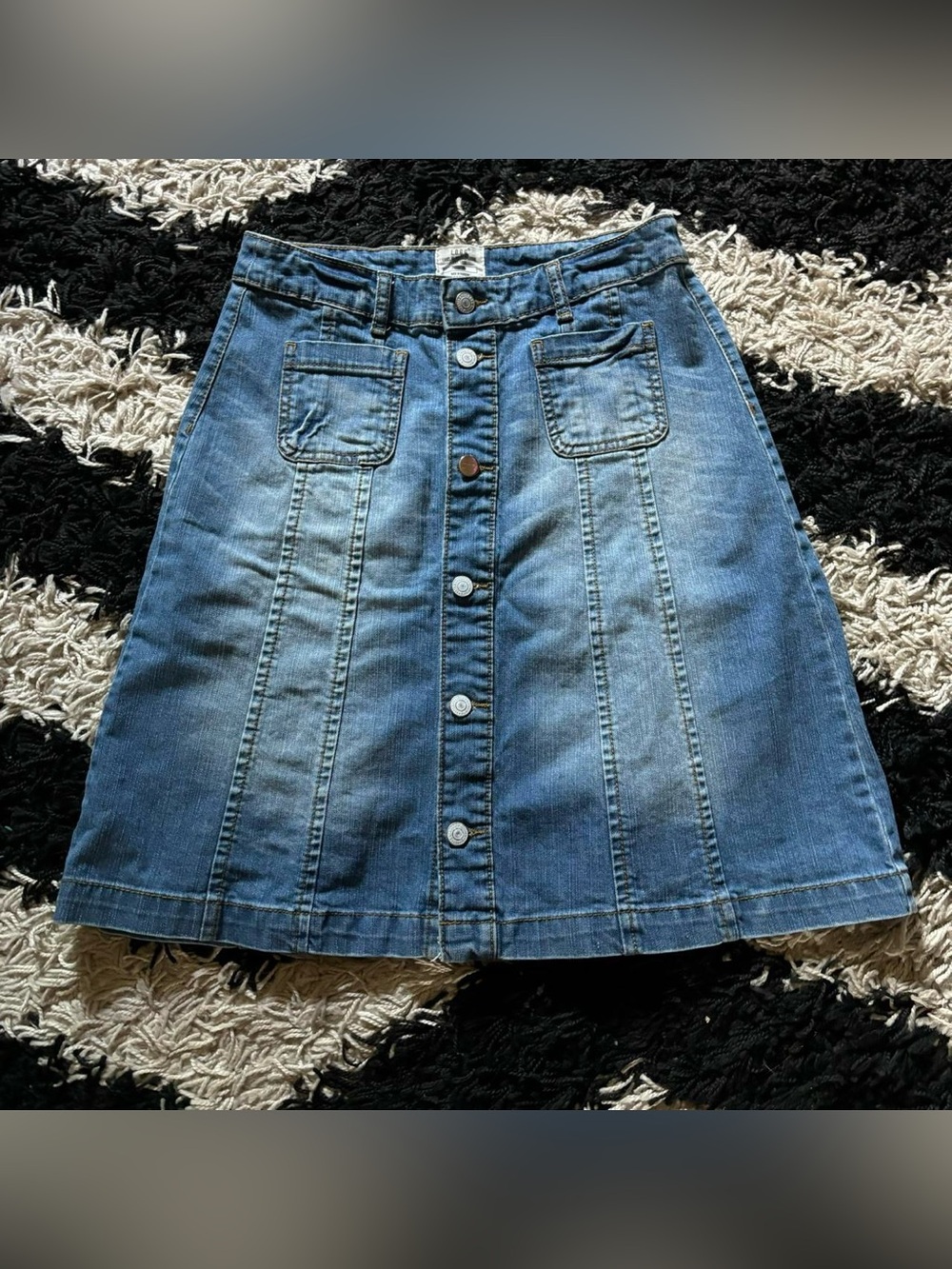 Label of Graded Goods H&M 2000’s Medium Wash Denim Jean Midi Skirt EUR 38 (27W)